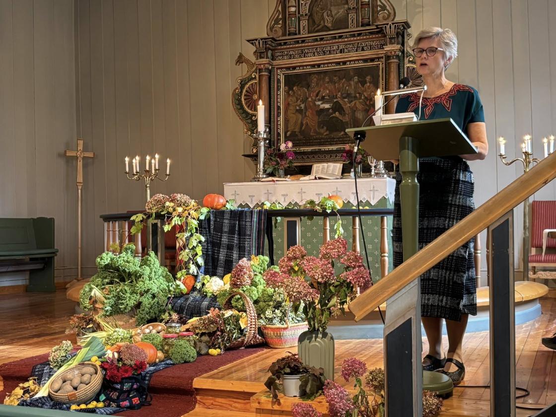 Astrid Nåtedal Holmen var med på Bygdekvinnelaget tur til Guatemala og har virkelig sett hva de trenger av hjelp til vann, dyrkingsmetoder mm.