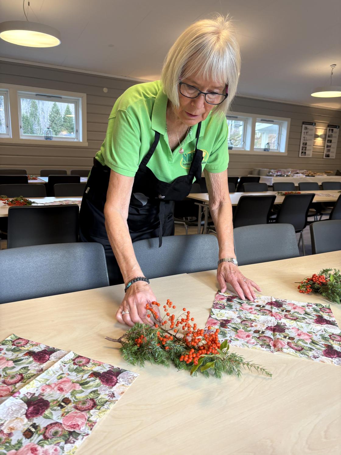 Vigdis var med i tillagings- og pyntegruppa!