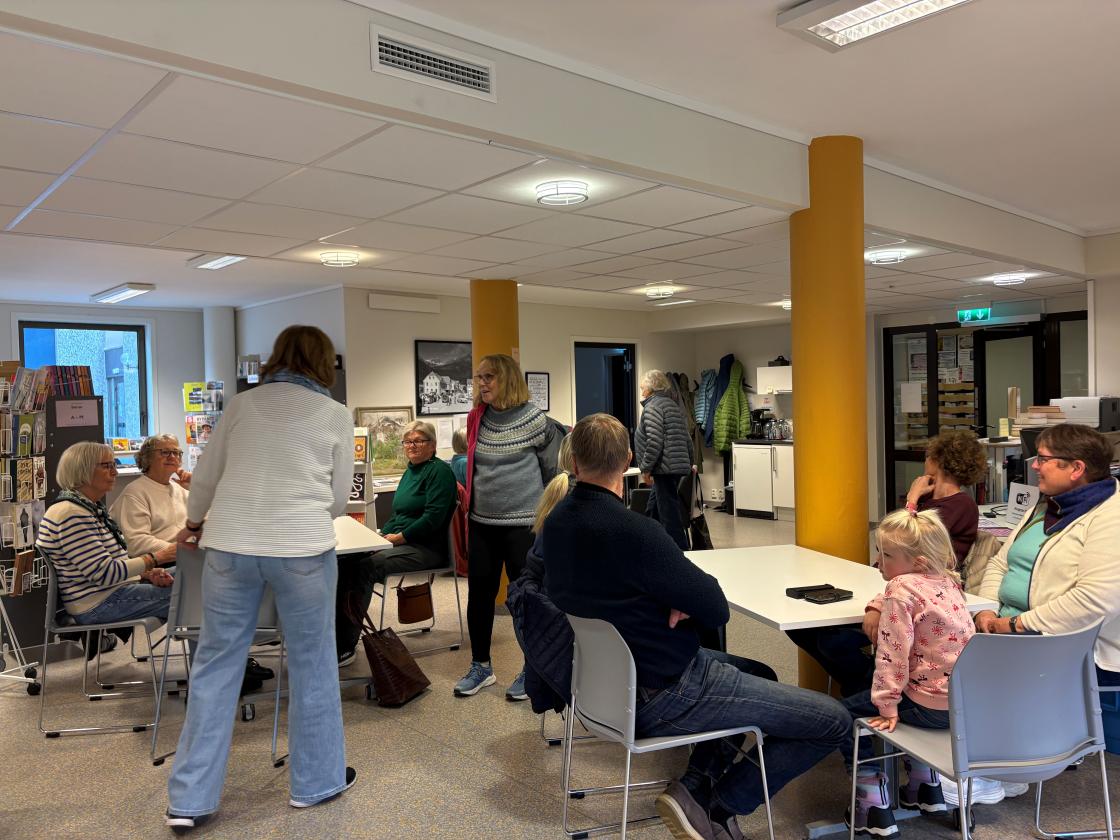 Bra med folk i dag, - 3 fulle bord. Plass til fleire!