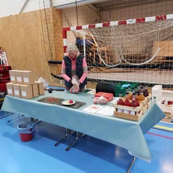 Tove hadde saft og eplemost