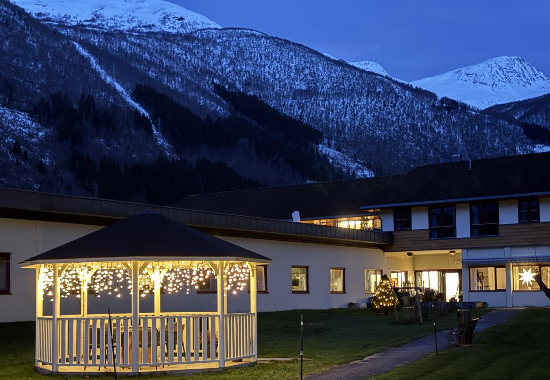 Det lyser i stille grender ....