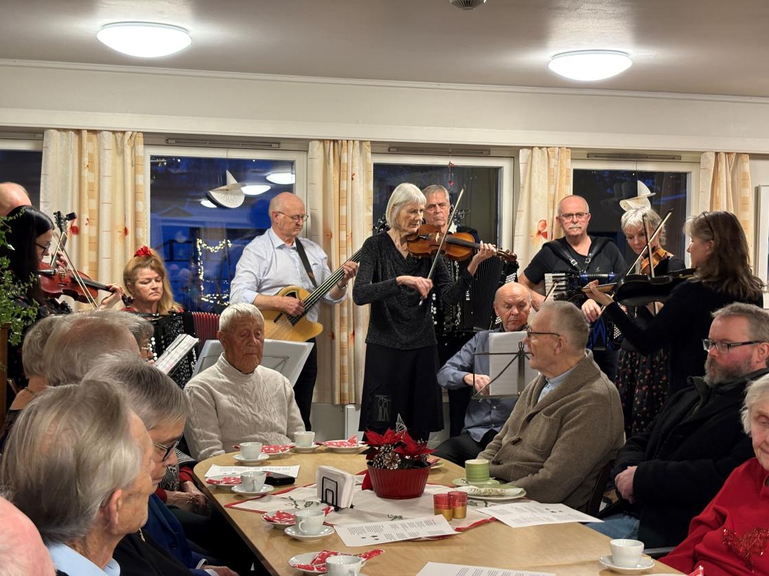 God stemning med fine slåttar.