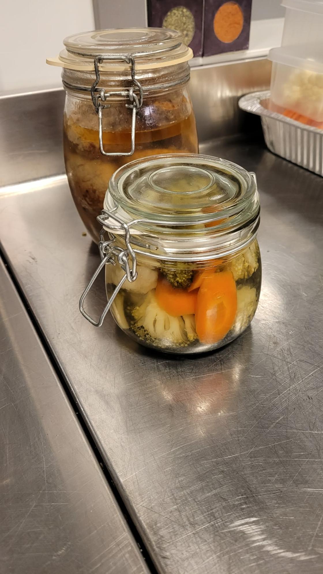 Grønnsaker i steriliserte glass