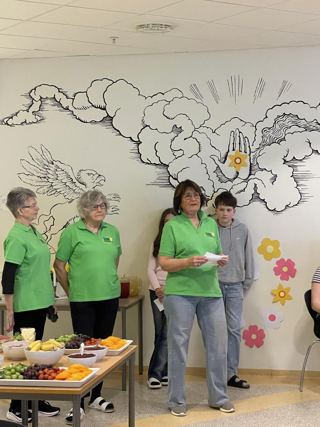 Bjørg ynskte velkommen til påskelunsjen med litt bakgrunnsinfo.