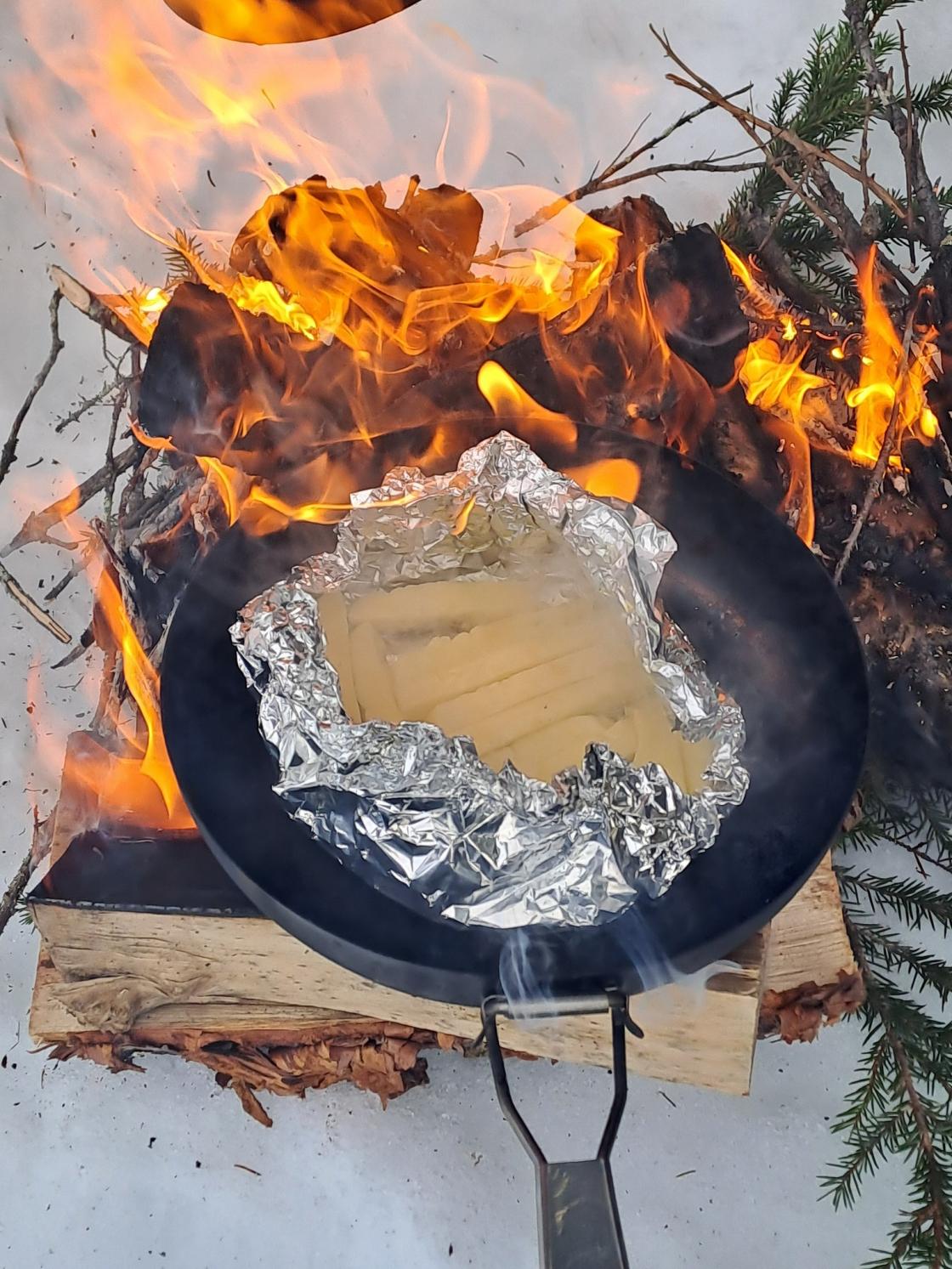 Mat på bål