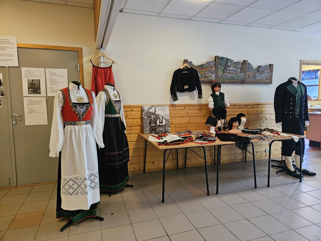 Utstilling av Røldalsbunadar