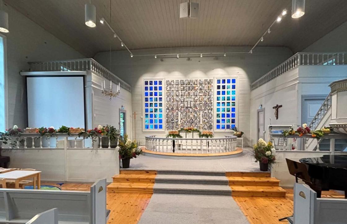 Hjelmeland kyrkje pynta til hausttakkefest