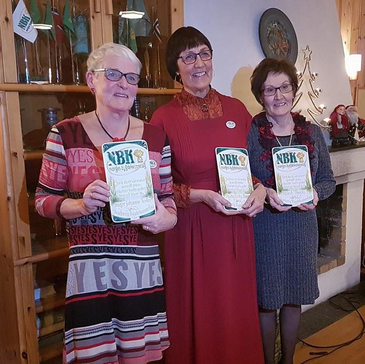 Utdeling av hustavle med nål