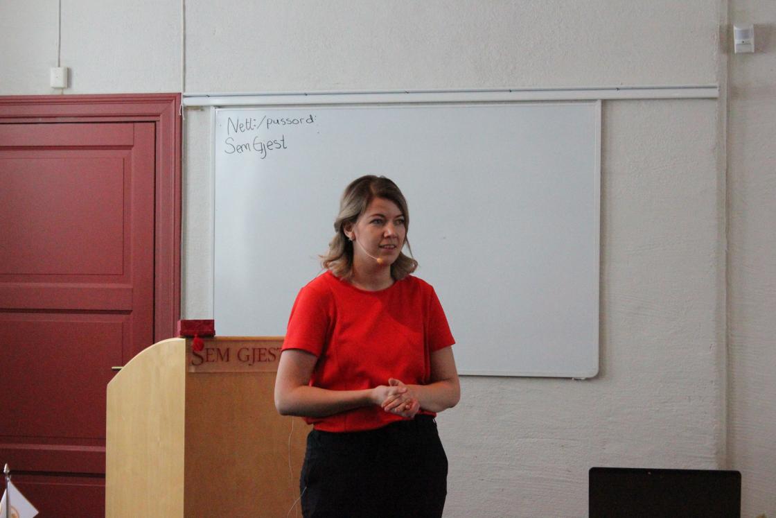 Gunn Jorun Sørum holder organisasjonskurs. Foto: Christine S. Eriksrud