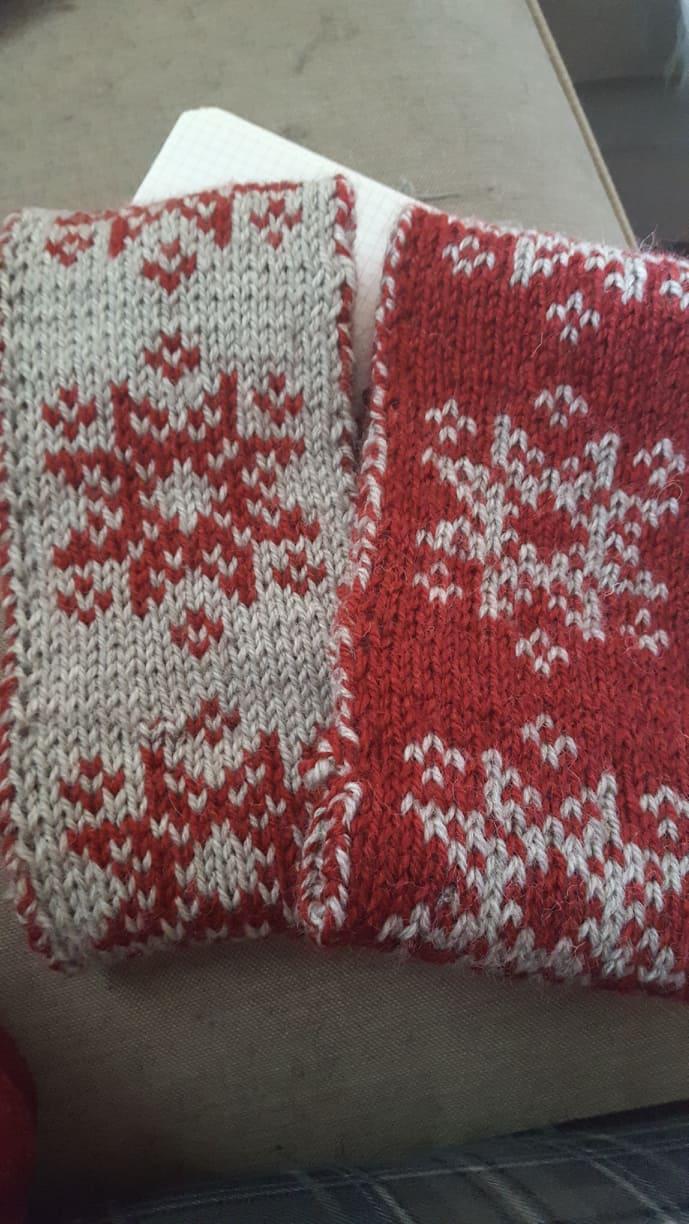 Strikket pannebånd i dobbelstrikk med mønster