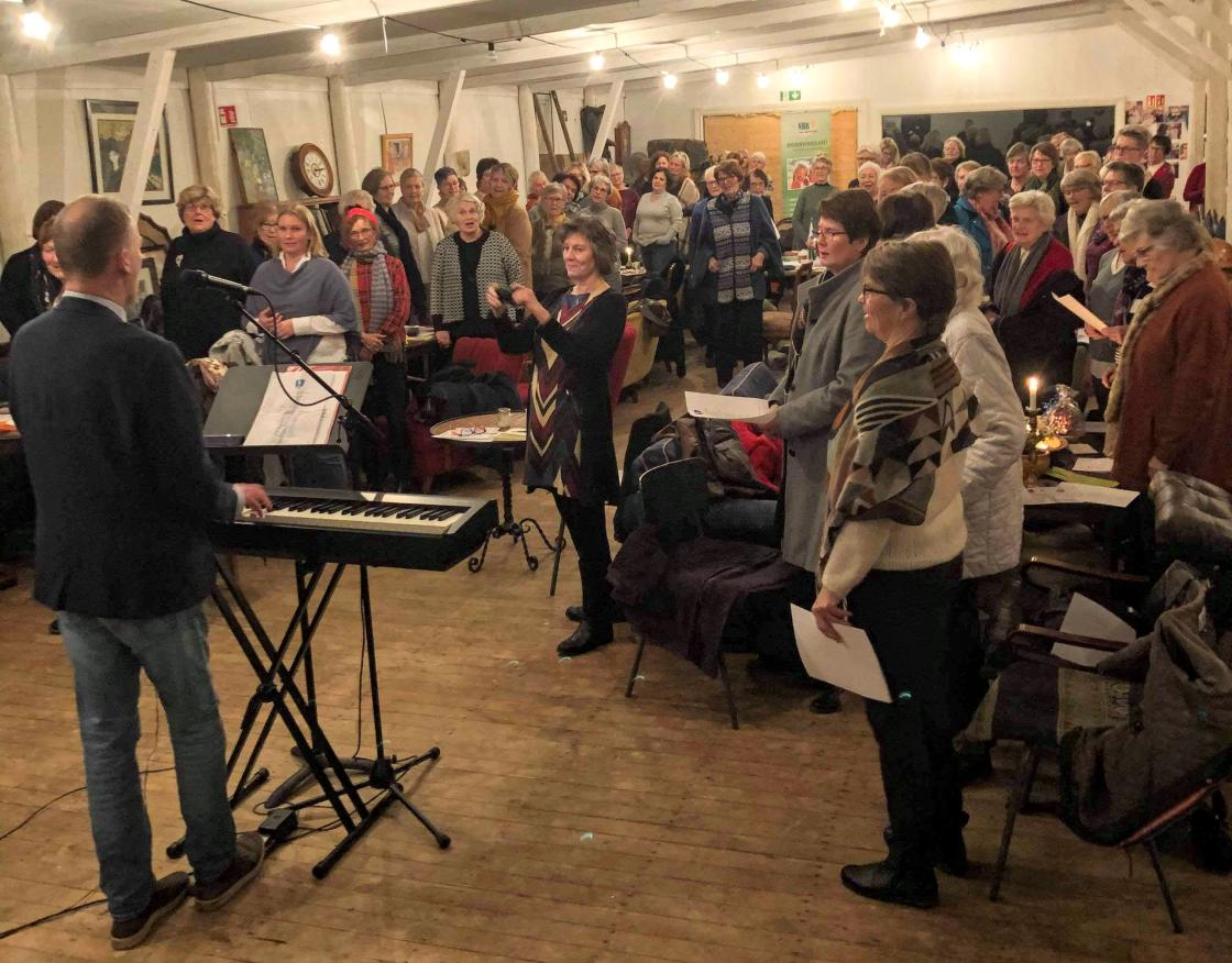 Workshop med Arnstein Øverland. Den nye kommunesangen &amp;quot;Lenge leve Holmestrand&amp;quot;.