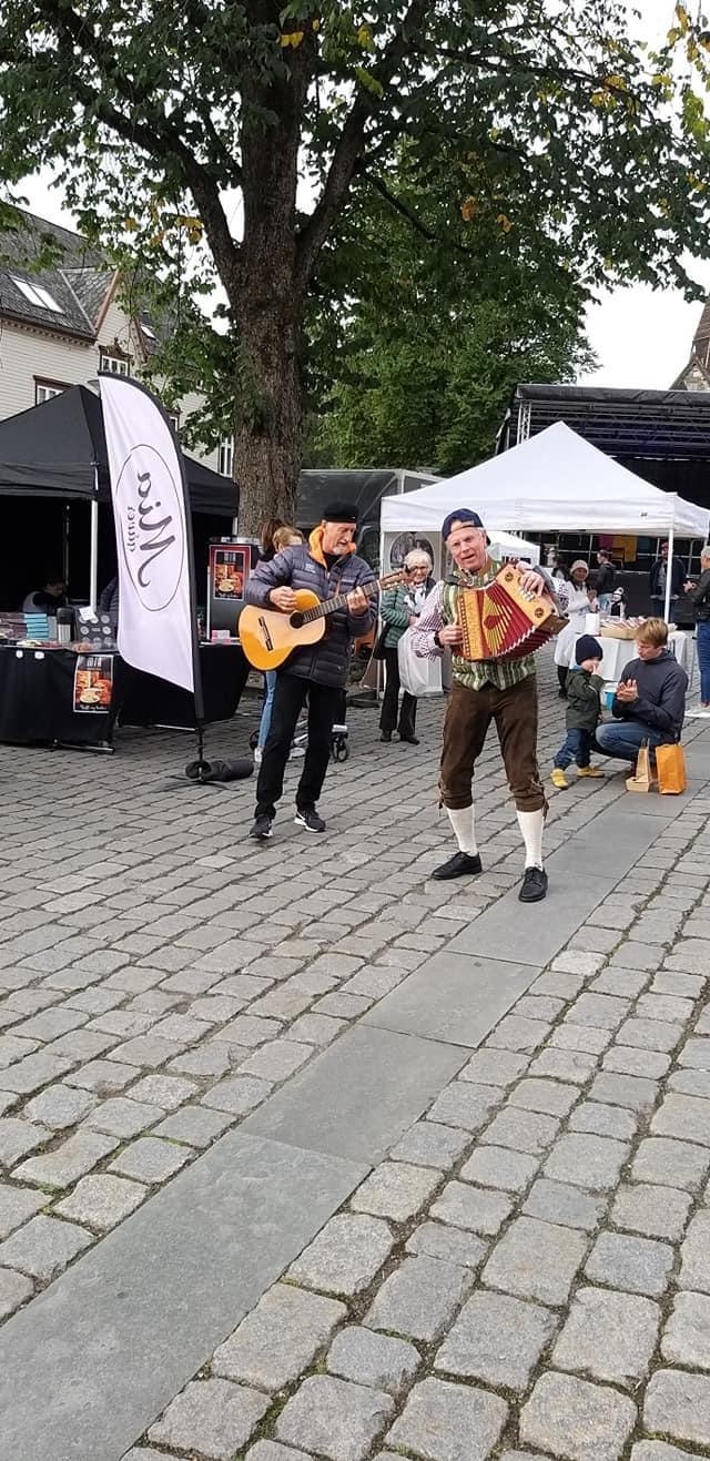 Underholdning på torgdag.