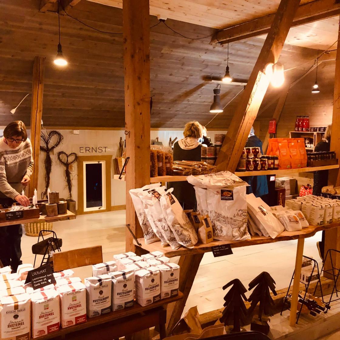Besøk i gårdsbutikken iLåven