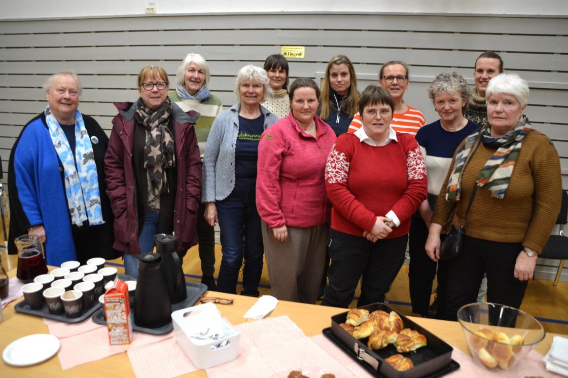 Bygdekvinnene ordnet med kaffe og mat. Foto: Ingunn Karijord/Aura Avis
