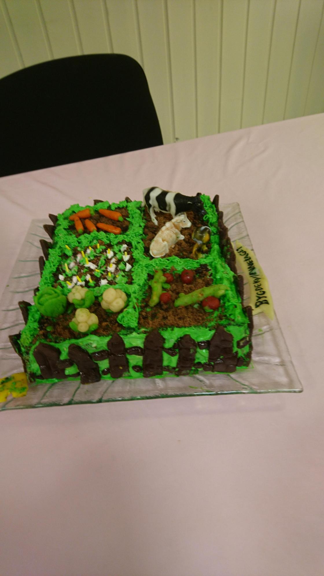 Sjokoladekake med bondegard og avling baka av Rasha.