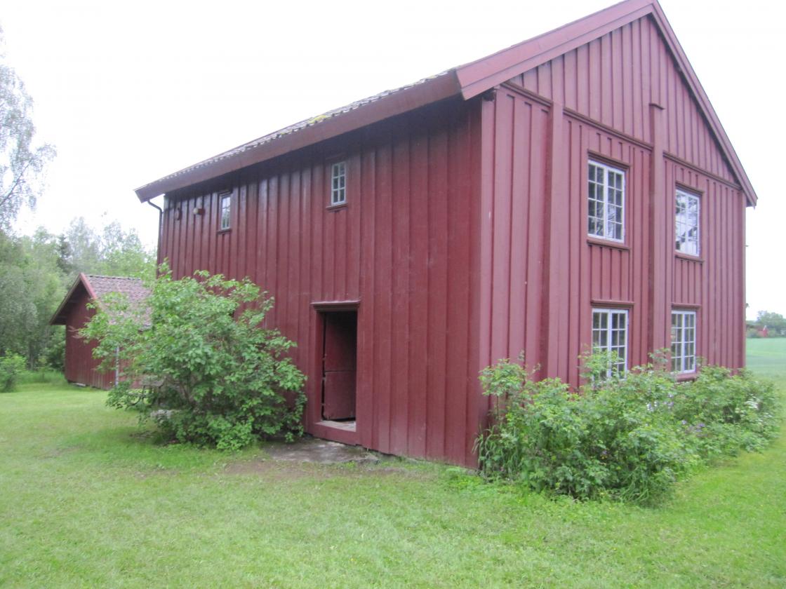 Den koselige røde stua på Bygdetunet