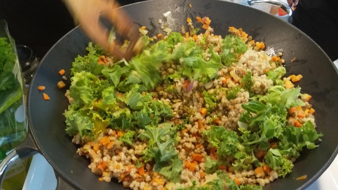 Byggsalat med grønnkål