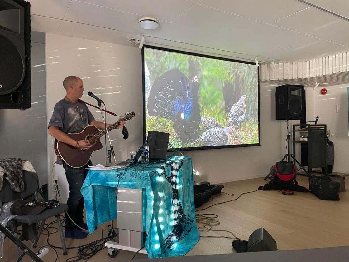 Bilete og musikk hand i hand