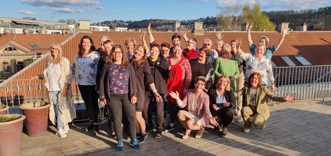 Kveldssamling på terrassen, Landbrukets hus