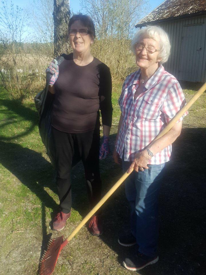 Glade damer stiller opp!