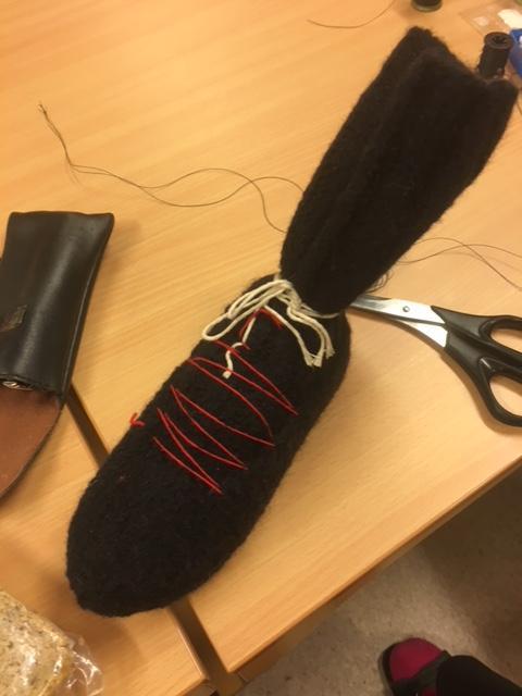 festing av foring og sokk på lest