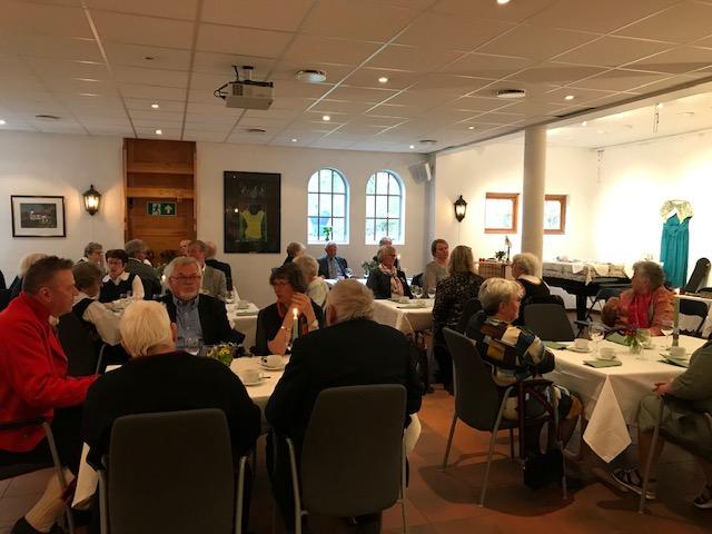 Gjester i Låven på bygdetunet. Foto: Trine Evensen Gjester i Låven på bygdetunet. Foto: Trine Evensen