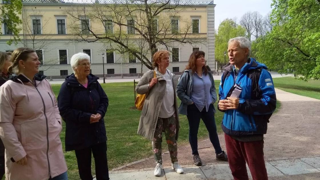 I Slottsparken ved Camilla Collet