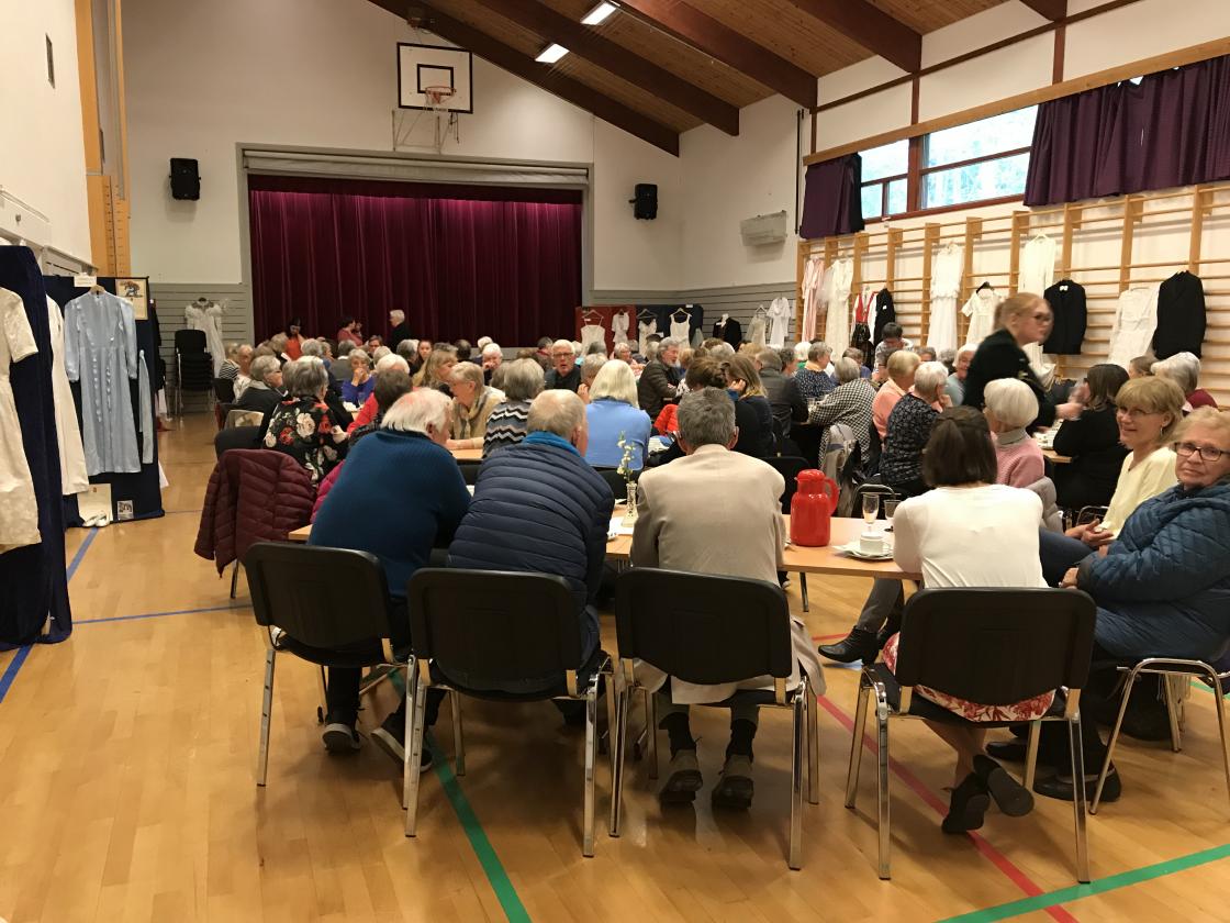 Salen i grendahuset var fylt opp