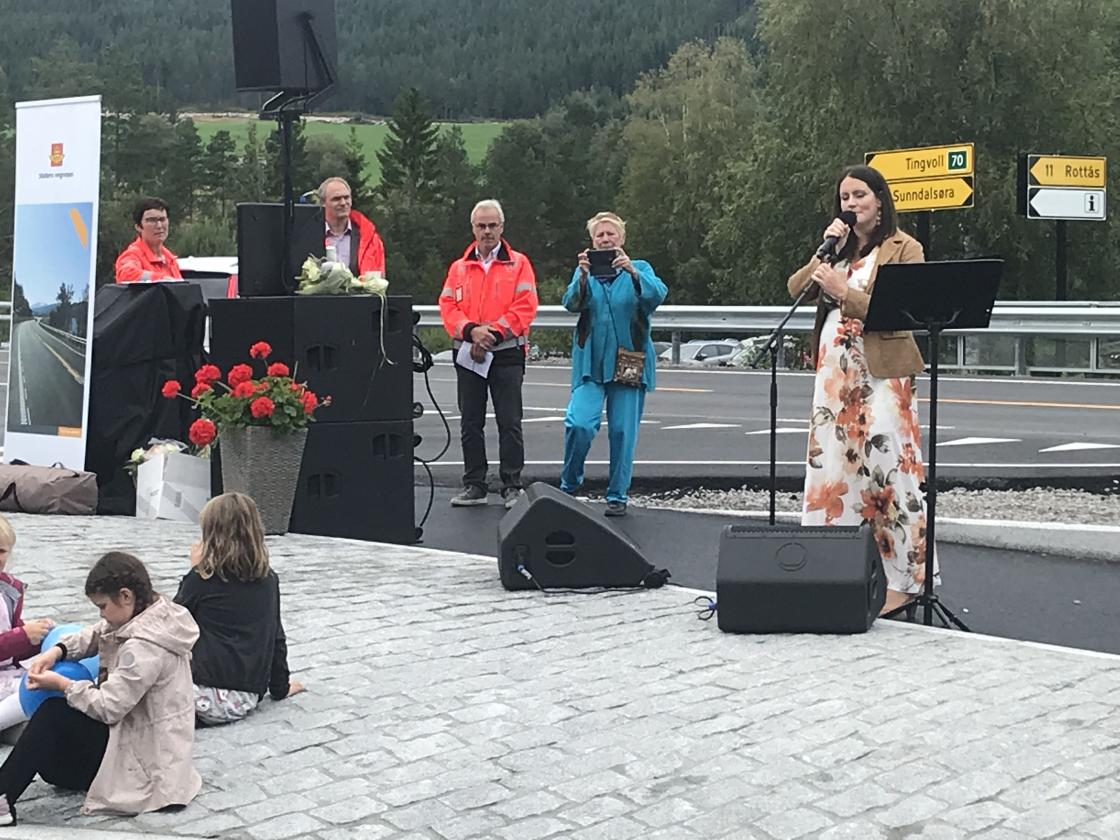 Solveig Bergslid underholdt med vakker sang