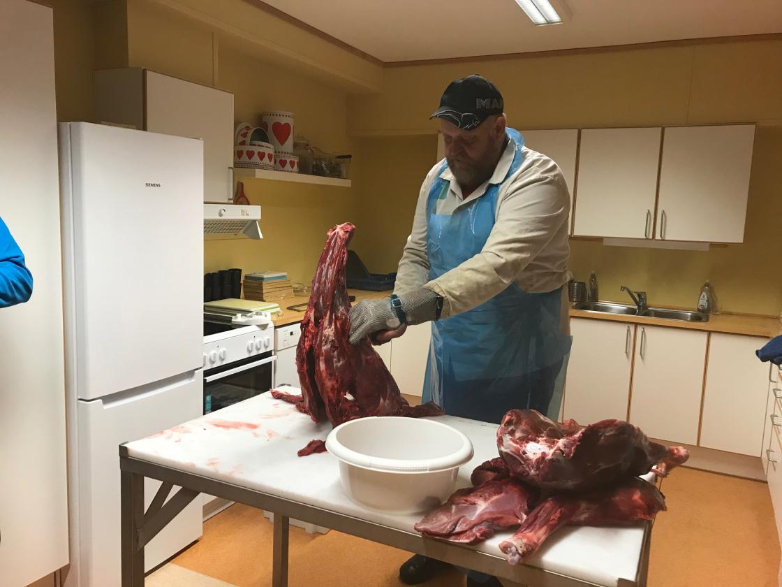 Kursholder og slakter Rune Kjelstad