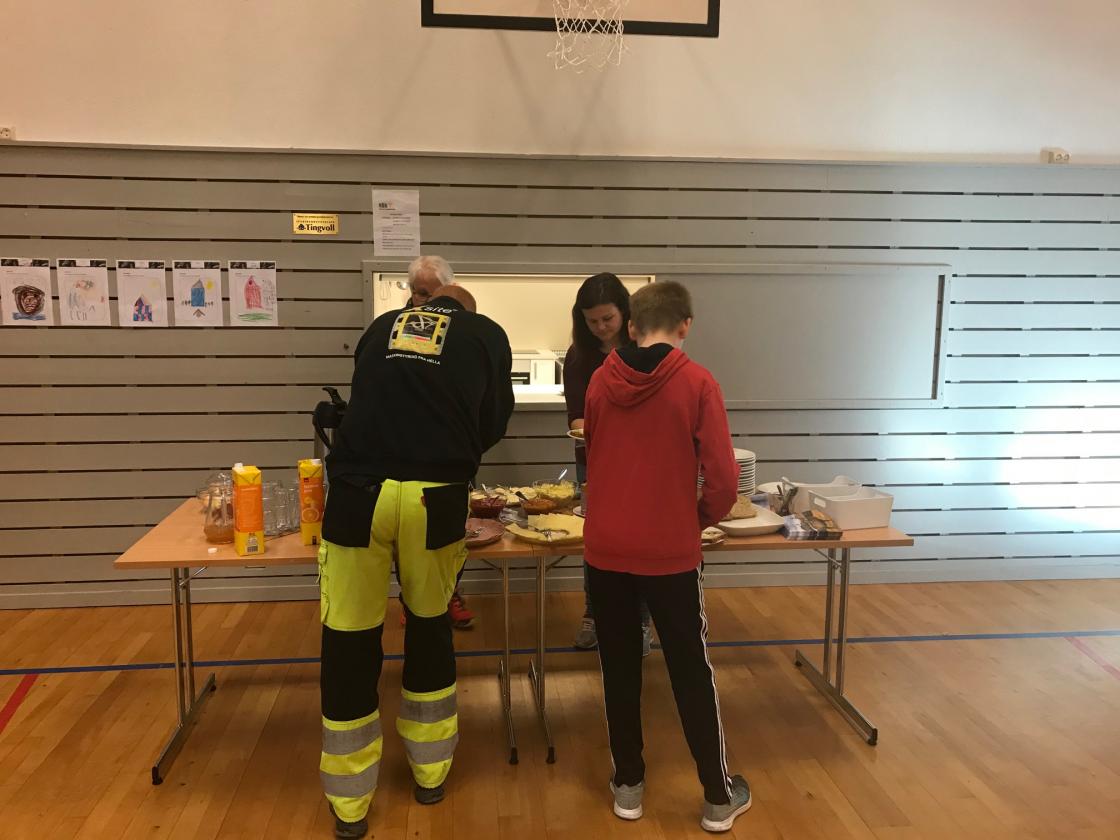 Smørbrød og kaffe i pausen