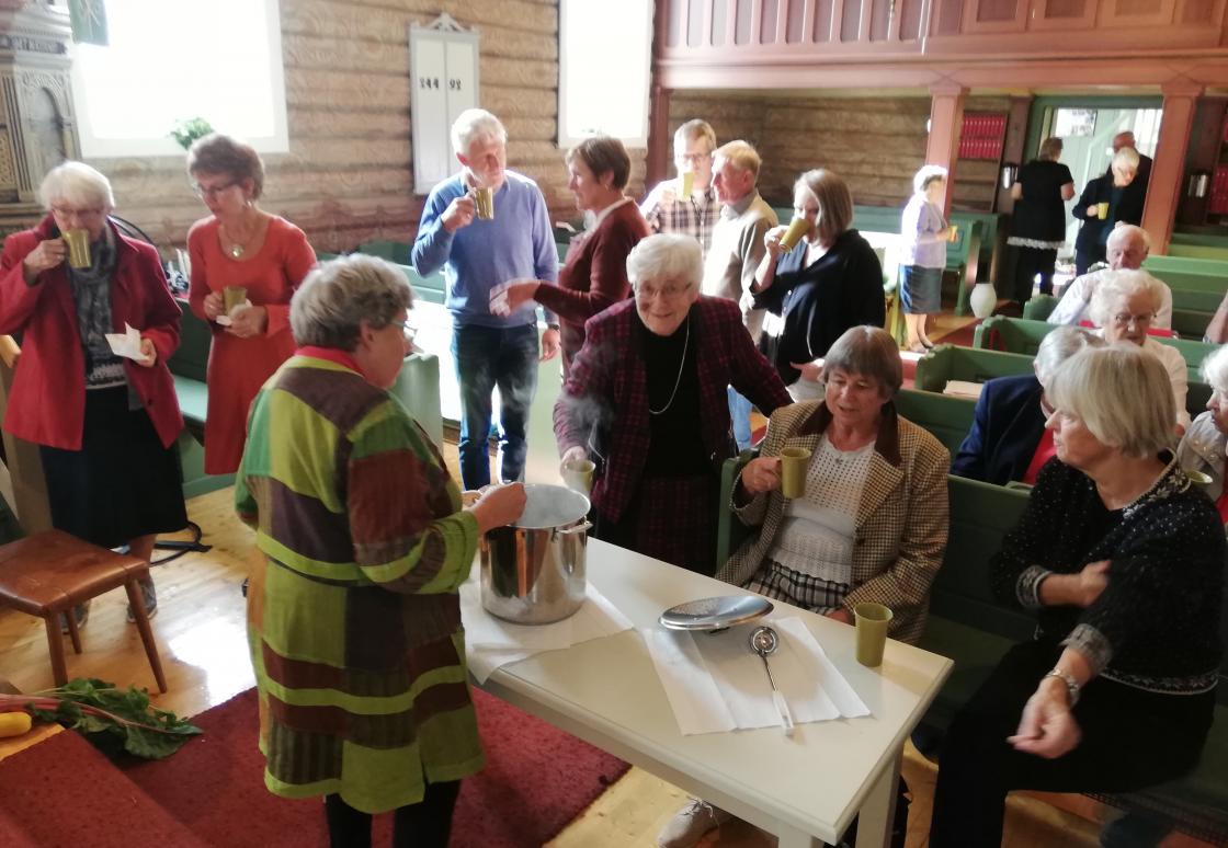 Åse Kristine Guthus serverte velsmakende Kjærlighetssuppe etter oppskriftfra &amp;quot;Vestfold Spiskammers&amp;quot;