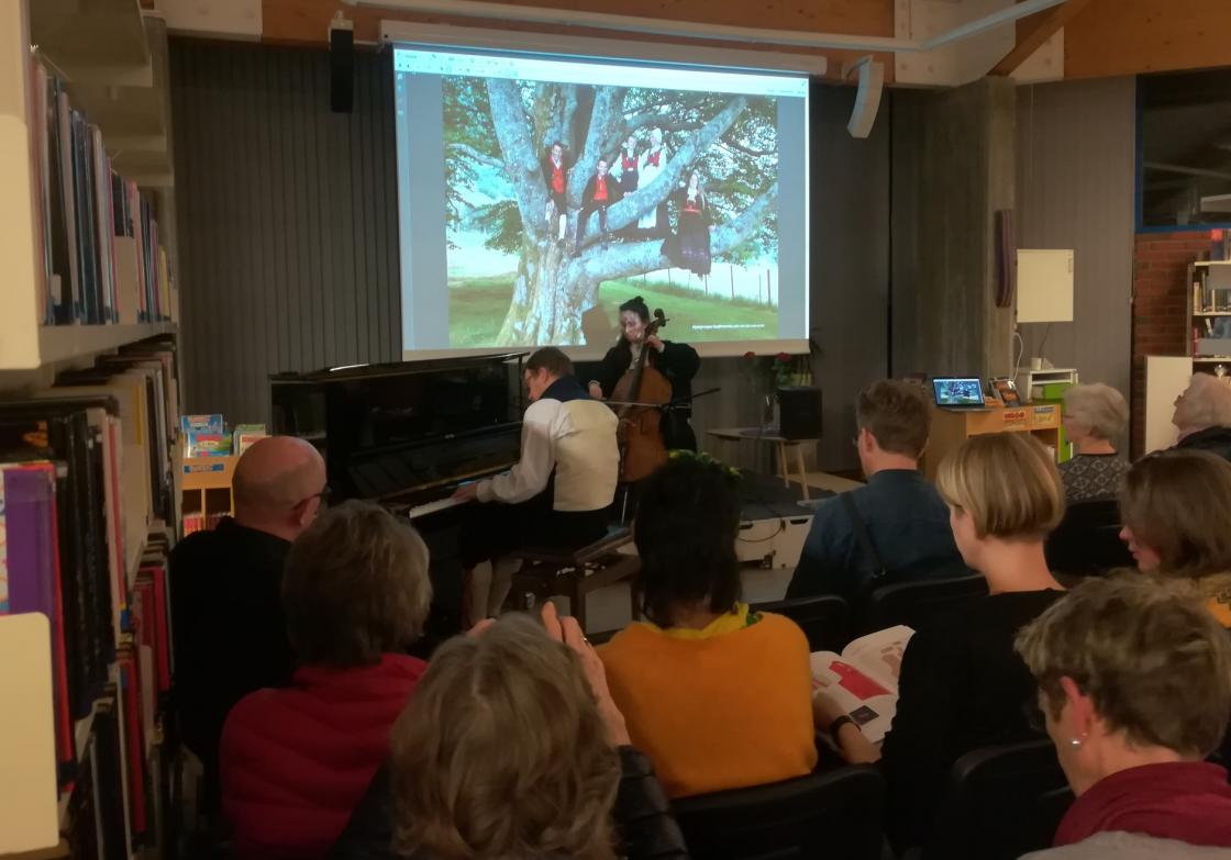 Musikalsk innslag av Bjarne Øymyr og Gøril Skeie Sunde