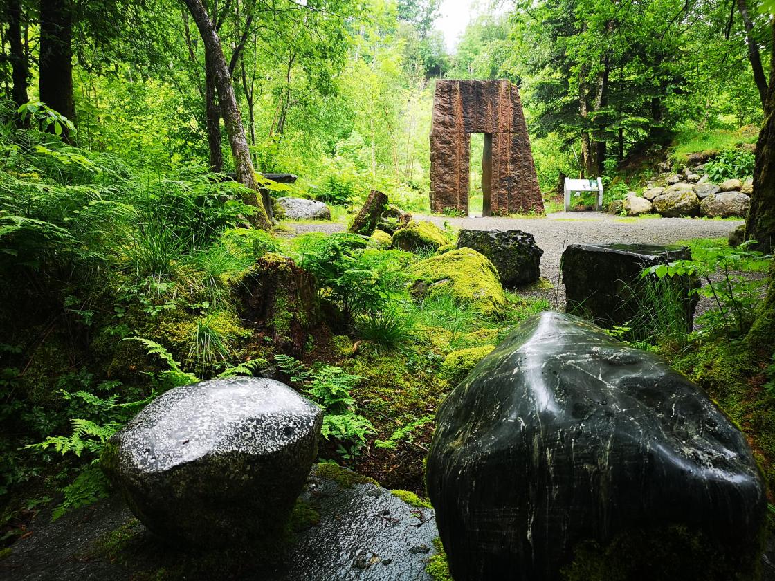 Steinparken i Rosendal.