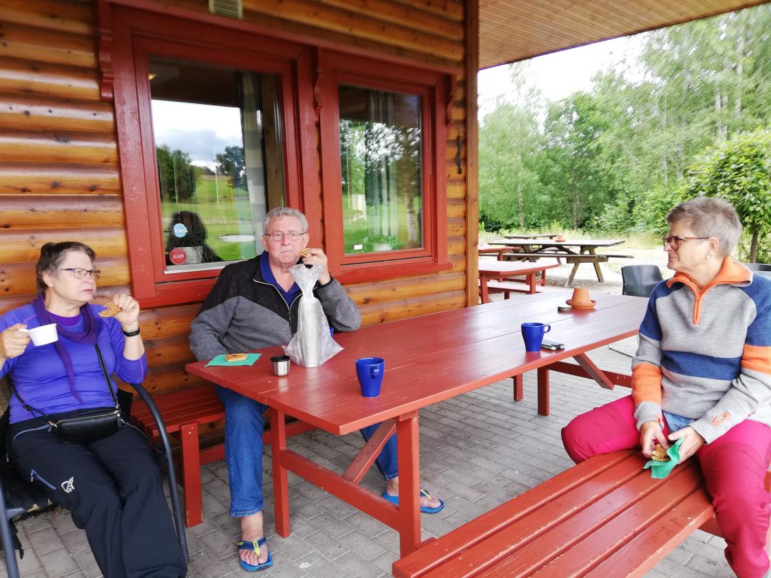 Denne gangen var det Anne Berit Finden, Gunnar Finden og Tone Ness som var verter