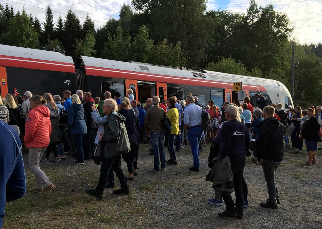 Arrangement ifbm. med at toget ikke lenger skulle gå gjennom bygda.