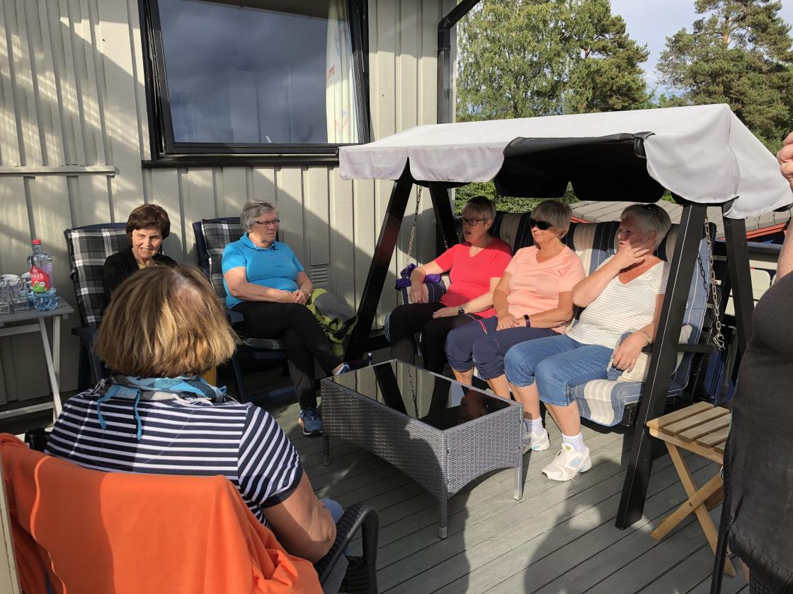 Kaffe på terassen hos Mariann