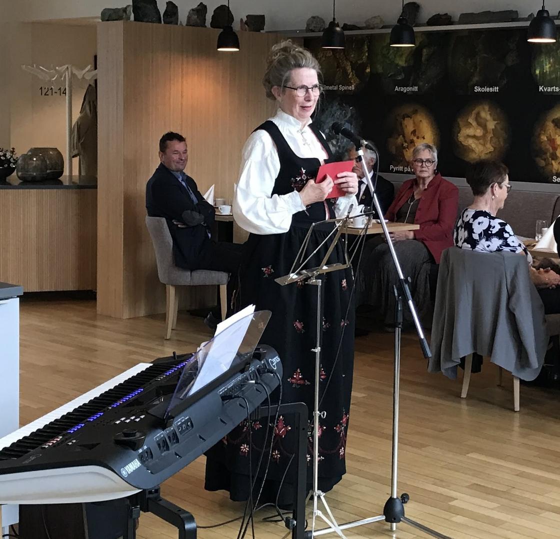 Kveldens toastmaster i særklasse,- Eva Hilde Lingaas.