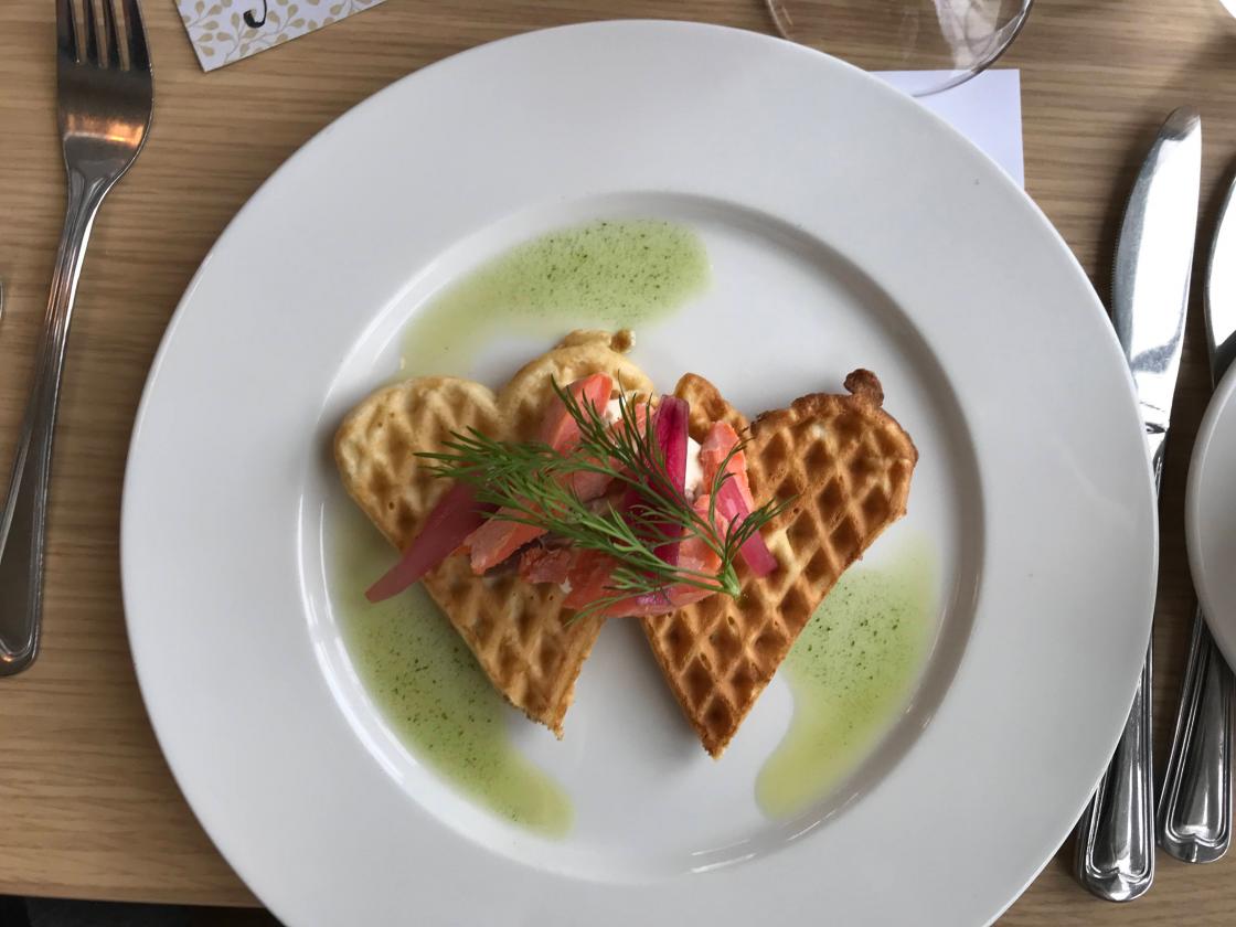 Forrett: Kortreist ørret på potevaffel. Nam, nam!