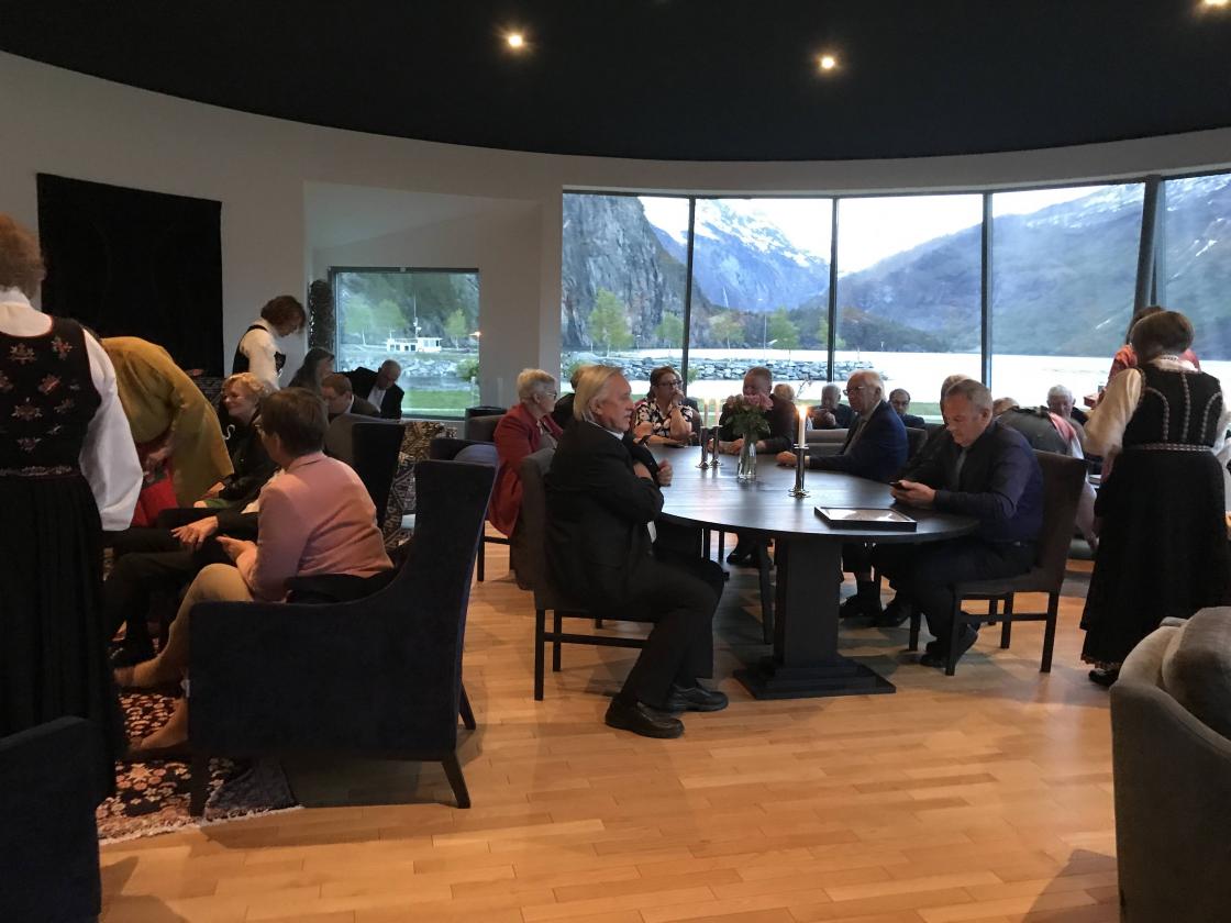 Koselege samtalar på stova.