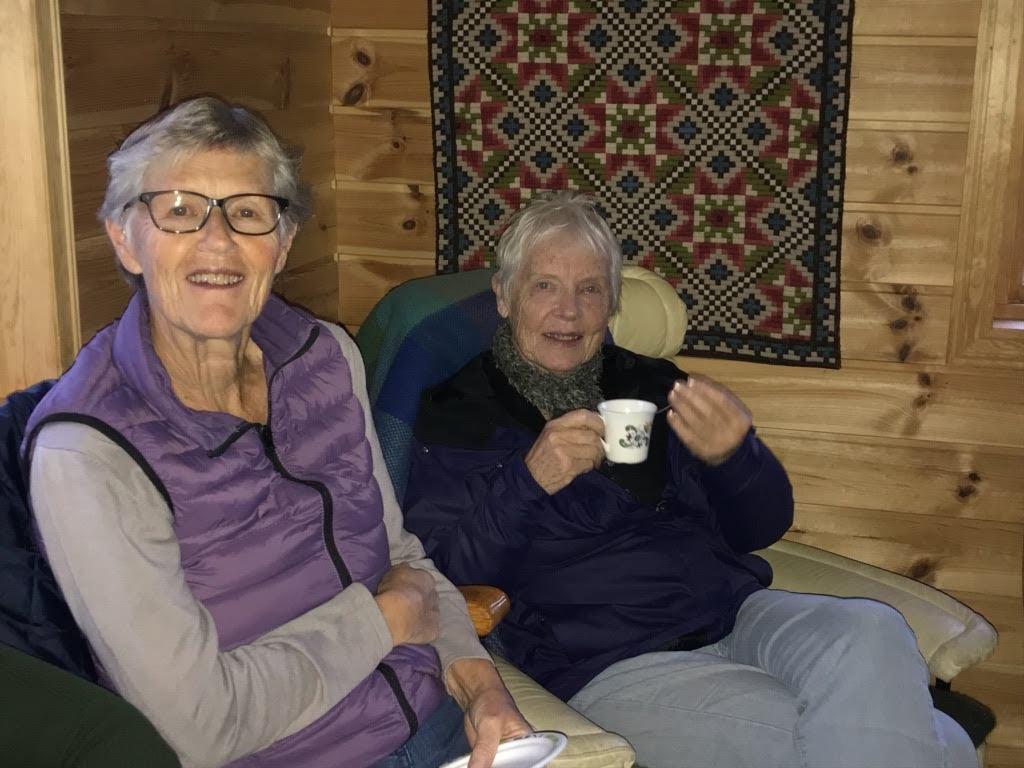 Godt med kaffi synest Liv og Inger Sissel.