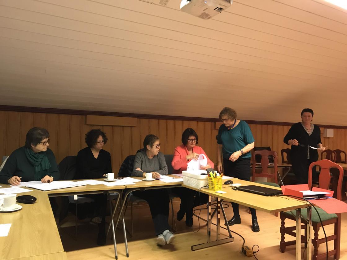 Her er vi samla på Loftsstova på Muritunet.