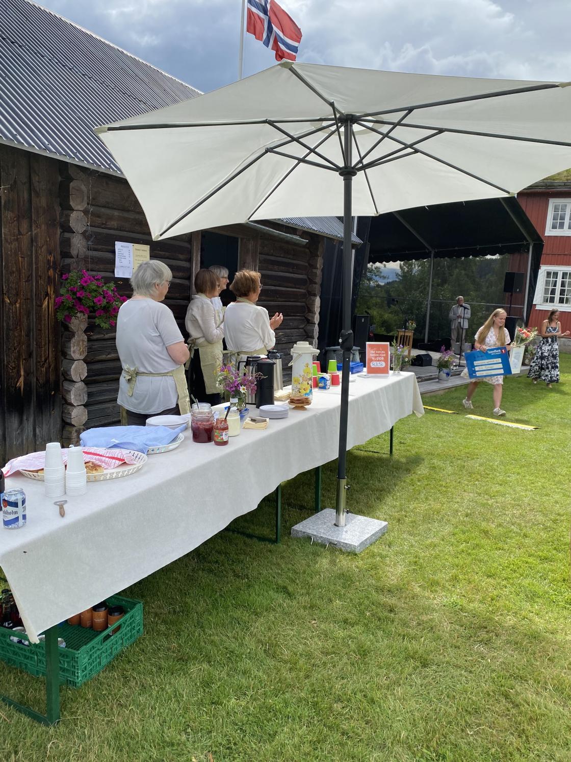 Det klappes for vinner av ungdomsstipendet Julie