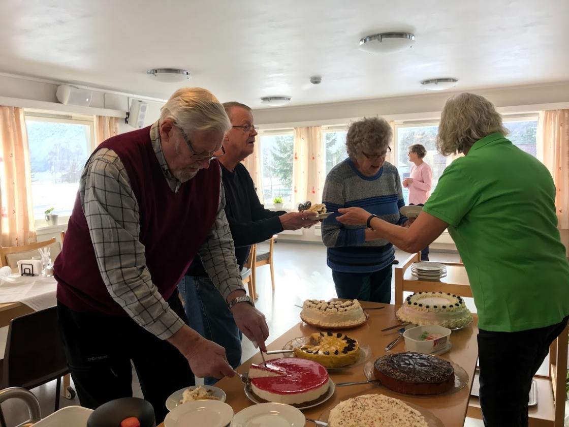 Det var mange gode kaker å velge mellom.