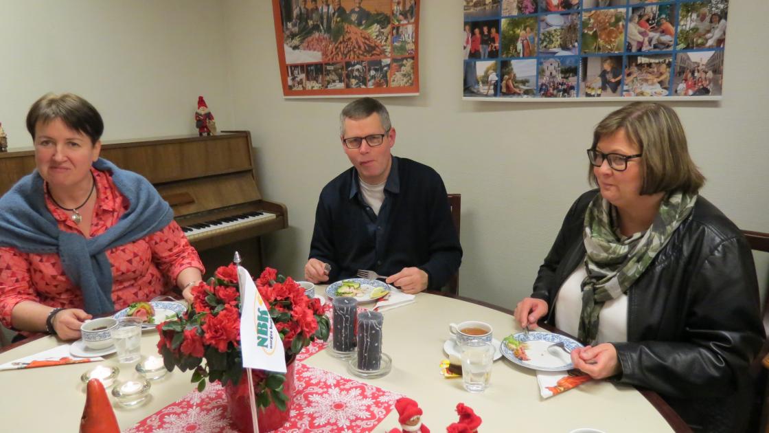 Trond Guthus sørger alltid for å finne flotte borddamer