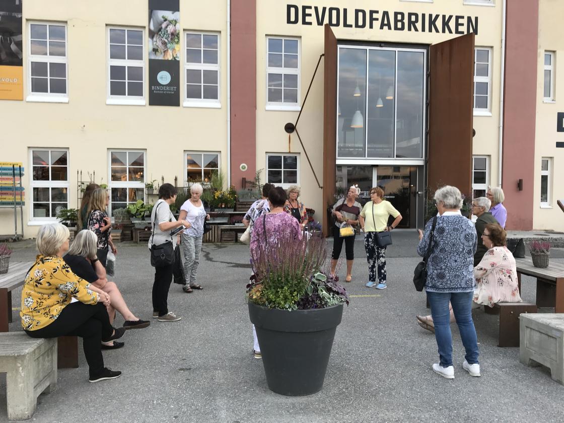 Berre ein halv time til å sjå oss rundt, men nokre handleposar vart det likevel!