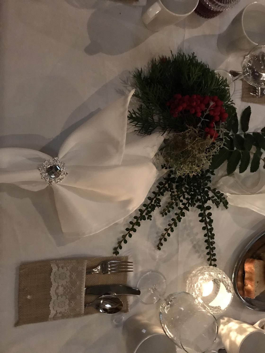 Leiar i Norges Bygdekvinnelag, Ellen Krageberg, kokte tradisjonell graut på vatn.