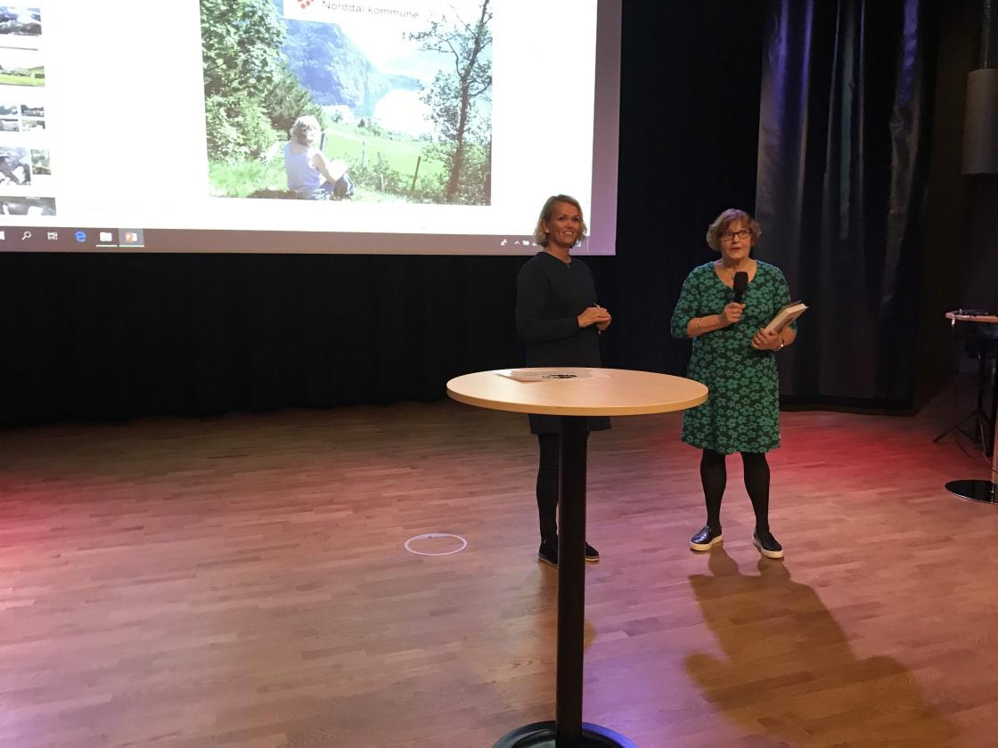 Katrin Blomvik, direktør i Verdsarvstiftinga, med engasjert formidling om verdsarvområdet vårt.