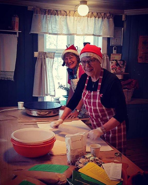 Inger Lise og Bjørg stekte flatbrød