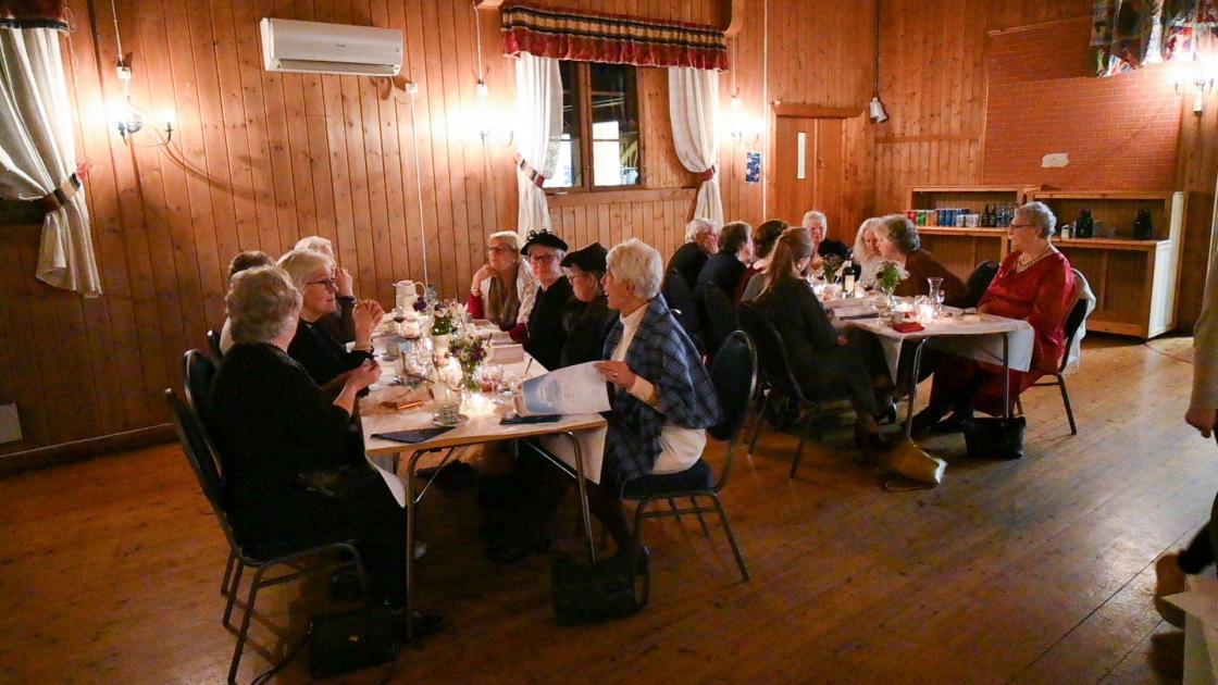 God stemning rundt bordene